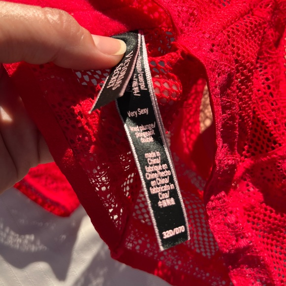NWOT Victoria’s Secret Red Lingerie Set 32D top Medium Panty - Picture 8 of 11
